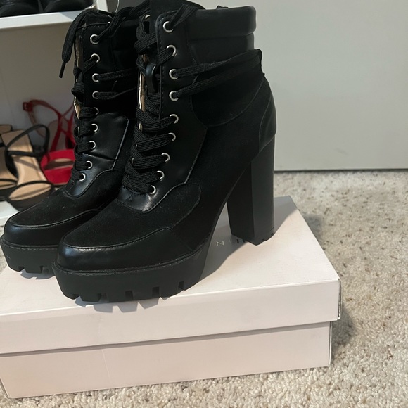 Fashion nova boots - Picture 2 of 4